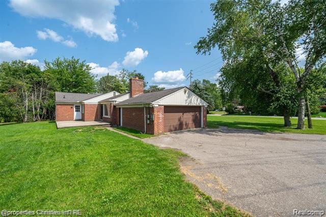 Builiding view four for 4912 S Clunbury, West Bloomfield, MI. 48322