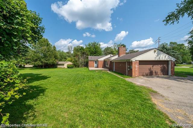 Builiding view seven for 4912 S Clunbury, West Bloomfield, MI. 48322