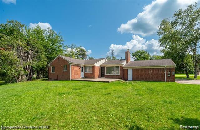 Builiding view six for 4912 S Clunbury, West Bloomfield, MI. 48322
