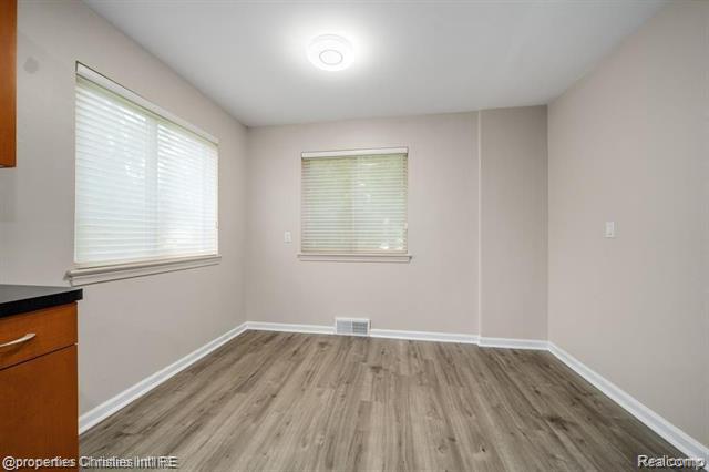 Builiding view sixteen for 4912 S Clunbury, West Bloomfield, MI. 48322