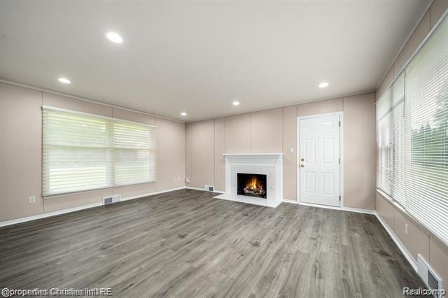 Builiding view thirteen for 4912 S Clunbury, West Bloomfield, MI. 48322