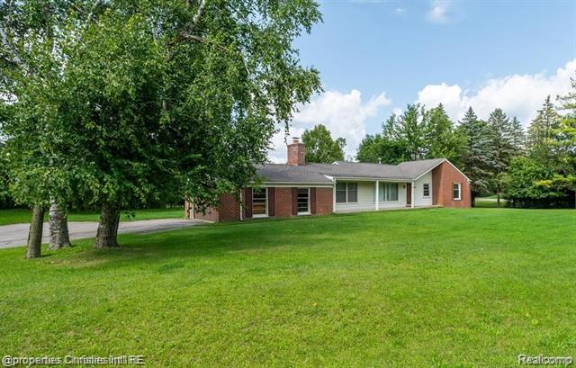 Builiding view three for 4912 S Clunbury, West Bloomfield, MI. 48322