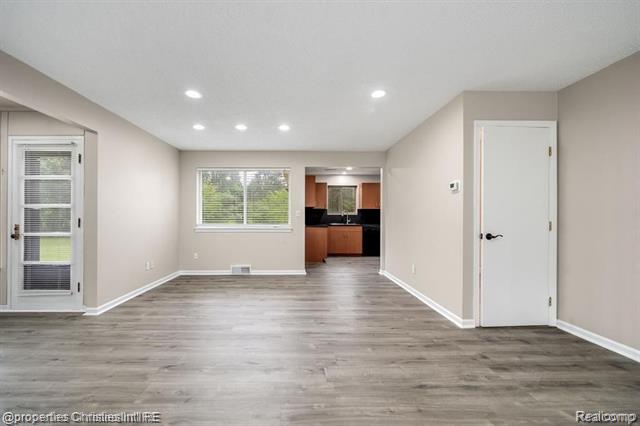 Builiding view twelve for 4912 S Clunbury, West Bloomfield, MI. 48322