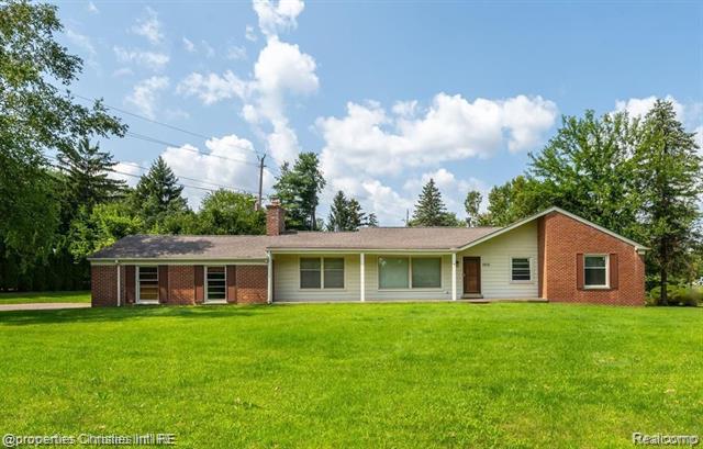 front view for 4912 S Clunbury Rd, West Bloomfield, Mi. 48322