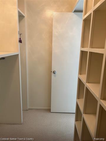 Builiding view fifteen for 6689 Ridgefield, West Bloomfield, MI. 48322