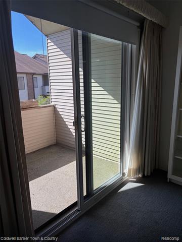 Builiding view seven for 6689 Ridgefield, West Bloomfield, MI. 48322