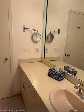 Builiding view twenty eight for 6689 Ridgefield, West Bloomfield, MI. 48322