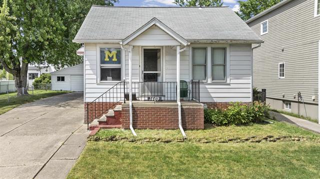 front view for 1469 Holland St, Birmingham, Mi. 48009