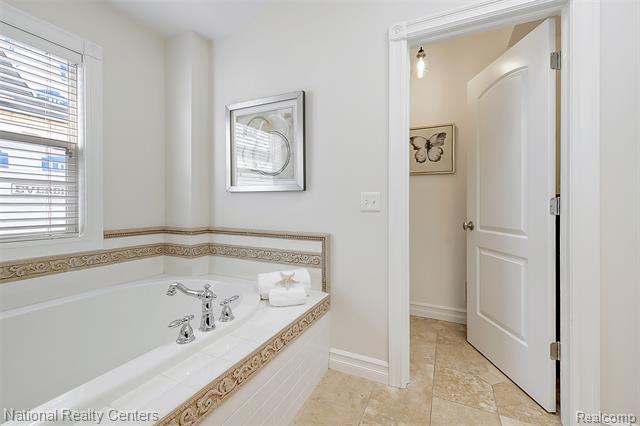 Builiding view twenty five for 1365 Holland, Birmingham, MI. 48009