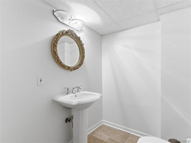 Builiding view forty five for 6394 Rose, West Bloomfield, MI. 48322