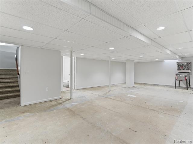 Builiding view forty three for 6394 Rose, West Bloomfield, MI. 48322