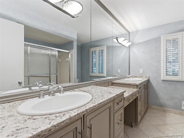 Builiding view forty for 6394 Rose, West Bloomfield, MI. 48322