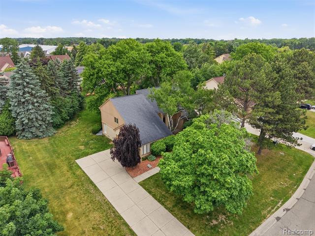 Builiding view four for 6394 Rose, West Bloomfield, MI. 48322