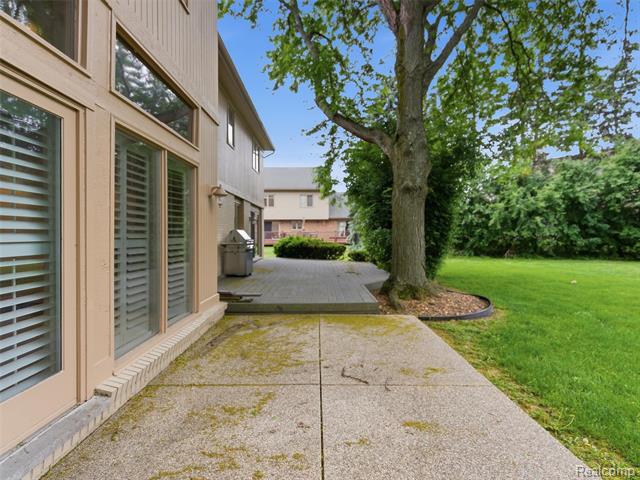 Builiding view seven for 6394 Rose, West Bloomfield, MI. 48322