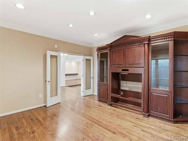 Builiding view seventeen for 6394 Rose, West Bloomfield, MI. 48322