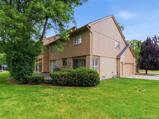 Builiding view six for 6394 Rose, West Bloomfield, MI. 48322