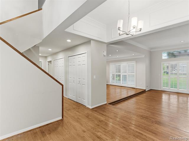 Builiding view ten for 6394 Rose, West Bloomfield, MI. 48322