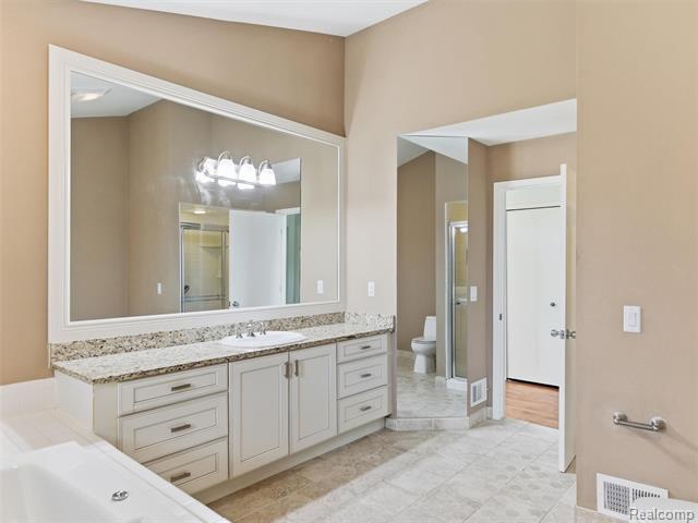 Builiding view thirty five for 6394 Rose, West Bloomfield, MI. 48322