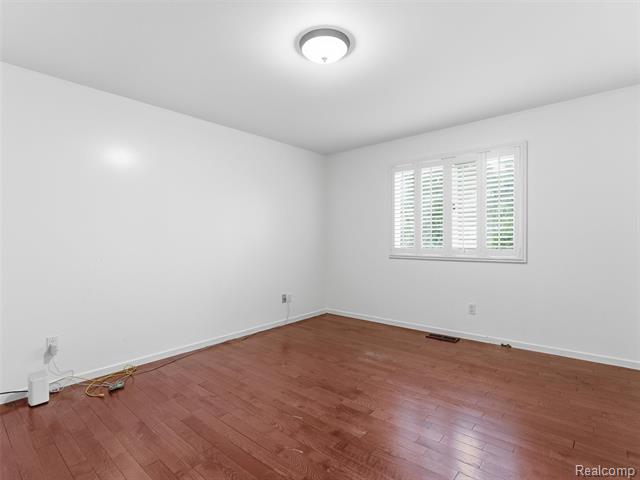 Builiding view thirty nine for 6394 Rose, West Bloomfield, MI. 48322