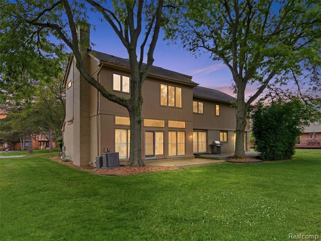 Builiding view three for 6394 Rose, West Bloomfield, MI. 48322