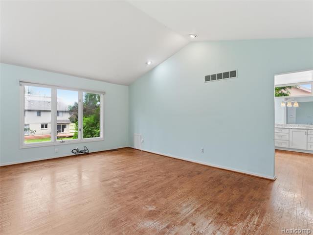 Builiding view twenty eight for 6394 Rose, West Bloomfield, MI. 48322
