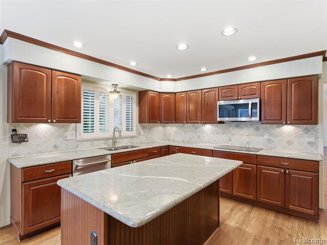 Builiding view twenty for 6394 Rose, West Bloomfield, MI. 48322