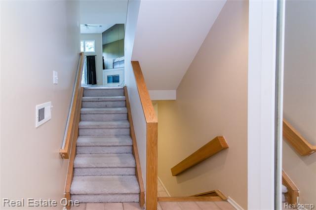 Builiding view eight for 4161 Breckenridge, West Bloomfield, MI. 48322