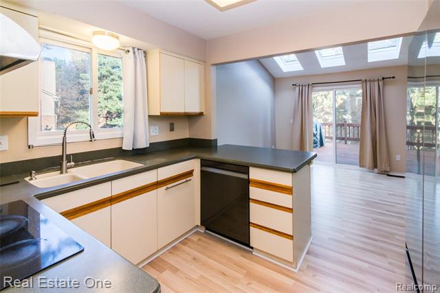 Builiding view eighteen for 4161 Breckenridge, West Bloomfield, MI. 48322