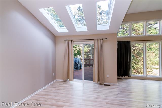 Builiding view fifteen for 4161 Breckenridge, West Bloomfield, MI. 48322