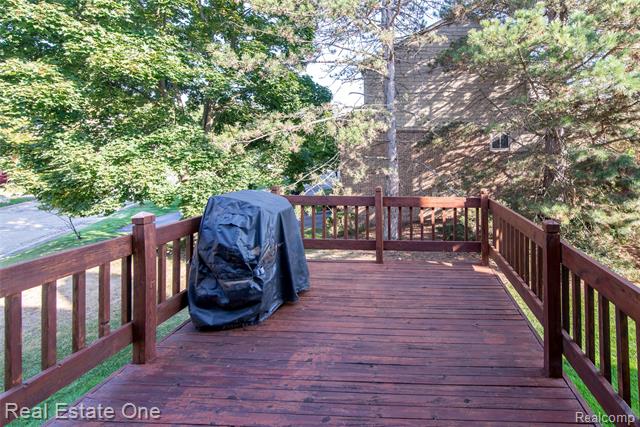 Builiding view four for 4161 Breckenridge, West Bloomfield, MI. 48322