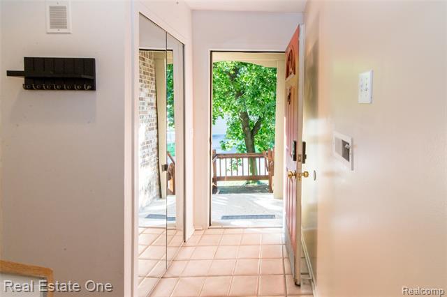 Builiding view nine for 4161 Breckenridge, West Bloomfield, MI. 48322