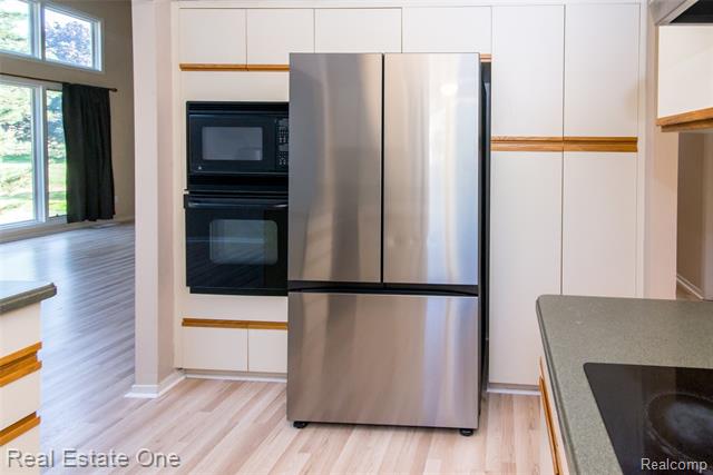 Builiding view nineteen for 4161 Breckenridge, West Bloomfield, MI. 48322