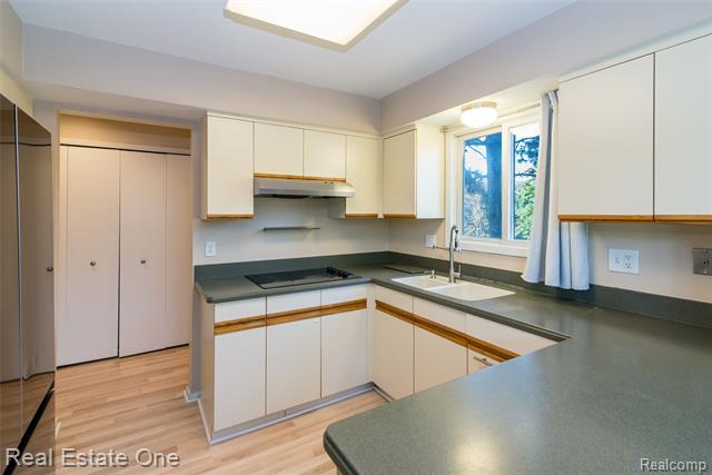 Builiding view seventeen for 4161 Breckenridge, West Bloomfield, MI. 48322