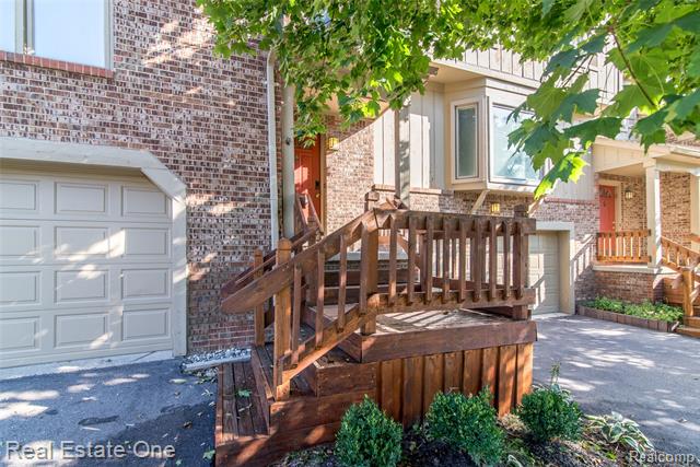 Builiding view six for 4161 Breckenridge, West Bloomfield, MI. 48322