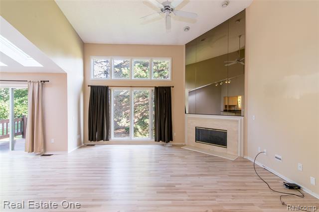 Builiding view ten for 4161 Breckenridge, West Bloomfield, MI. 48322