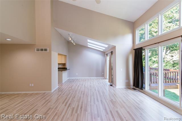 Builiding view thirteen for 4161 Breckenridge, West Bloomfield, MI. 48322