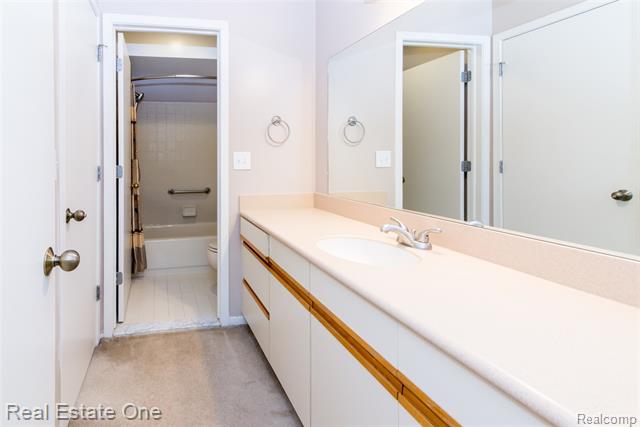 Builiding view thirty five for 4161 Breckenridge, West Bloomfield, MI. 48322