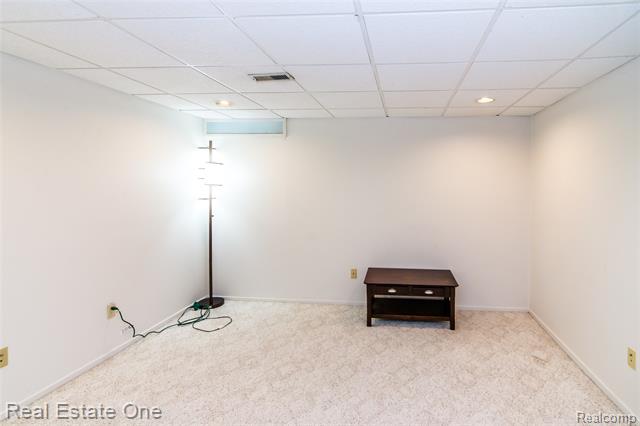 Builiding view thirty nine for 4161 Breckenridge, West Bloomfield, MI. 48322