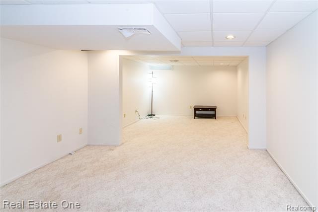 Builiding view thirty seven for 4161 Breckenridge, West Bloomfield, MI. 48322