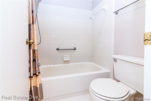 Builiding view thirty six for 4161 Breckenridge, West Bloomfield, MI. 48322