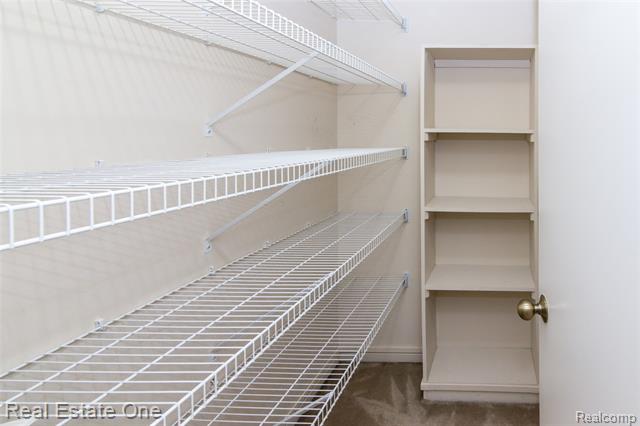 Builiding view thirty two for 4161 Breckenridge, West Bloomfield, MI. 48322