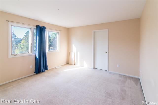 Builiding view thirty for 4161 Breckenridge, West Bloomfield, MI. 48322