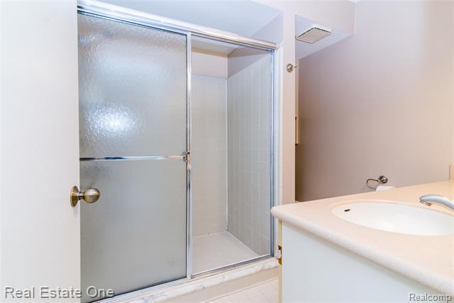 Builiding view twenty five for 4161 Breckenridge, West Bloomfield, MI. 48322