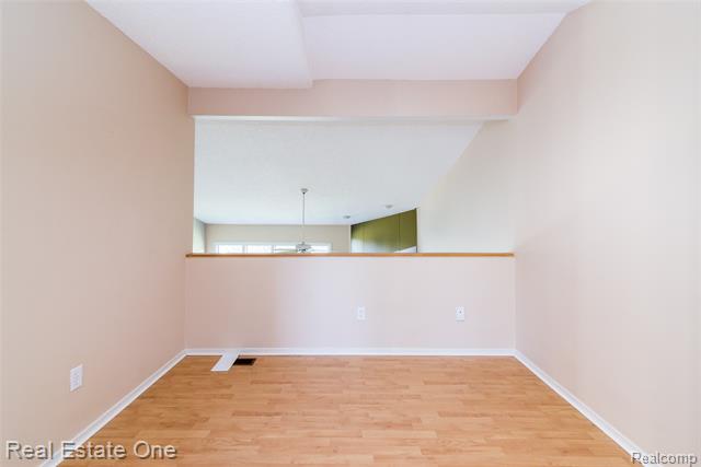 Builiding view twenty seven for 4161 Breckenridge, West Bloomfield, MI. 48322