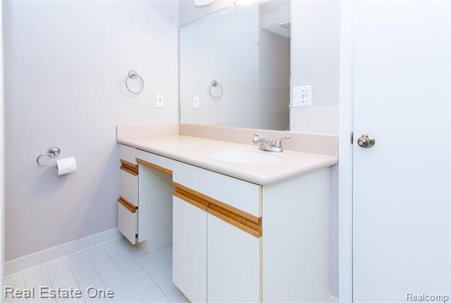 Builiding view twenty six for 4161 Breckenridge, West Bloomfield, MI. 48322