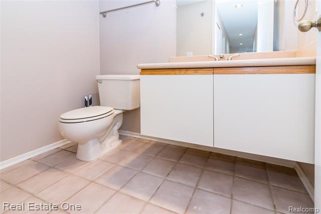 Builiding view twenty for 4161 Breckenridge, West Bloomfield, MI. 48322