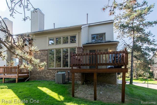 Builiding view two for 4161 Breckenridge, West Bloomfield, MI. 48322