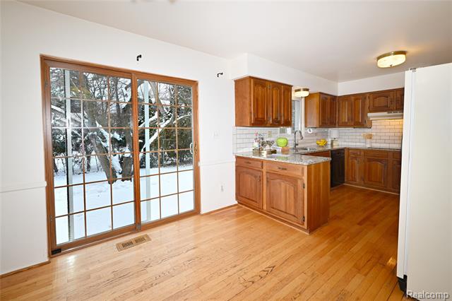 Builiding view eleven for 488 Bryn Mawr, Birmingham, MI. 48009