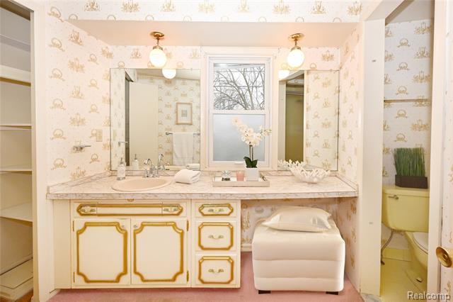 Builiding view nineteen for 488 Bryn Mawr, Birmingham, MI. 48009