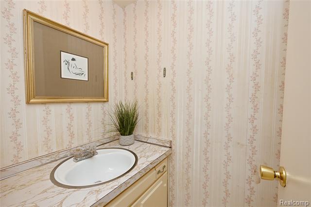 Builiding view sixteen for 488 Bryn Mawr, Birmingham, MI. 48009